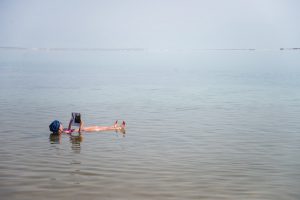 Izrael - kąpiel w Morzu Martwym