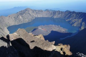 Widok z kaldery wulkanu Rinjani