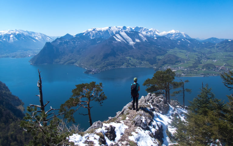 Widok na jezioro Traunsee z trasy Naturfreundesteig