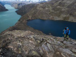 Besseggen przesmyk między dwoma jeziorami w Norwegii