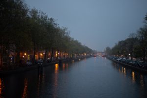 Szary Amsterdam o świcie