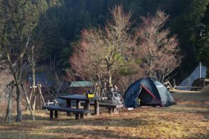 Spanie pod namiotem w Japonii
